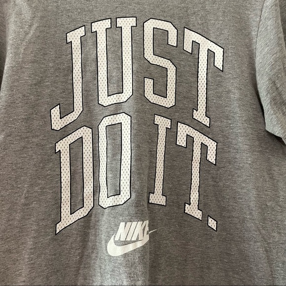 Nike JUST DO IT Men’s‎ Medium Graphic Print Short Sleeve Shirt Gray - Picture 3 of 4